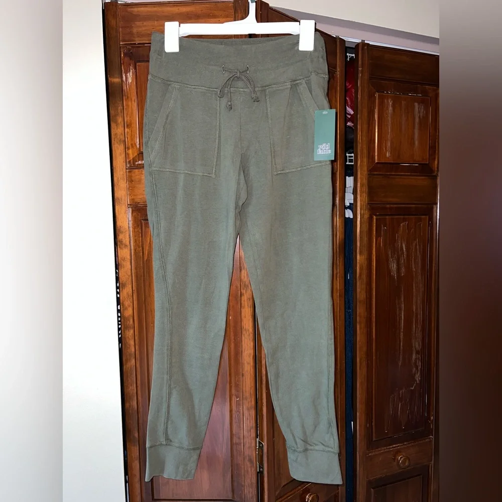 Wild Fable Olive Green Women's Joggers - Picture 1 of 2
